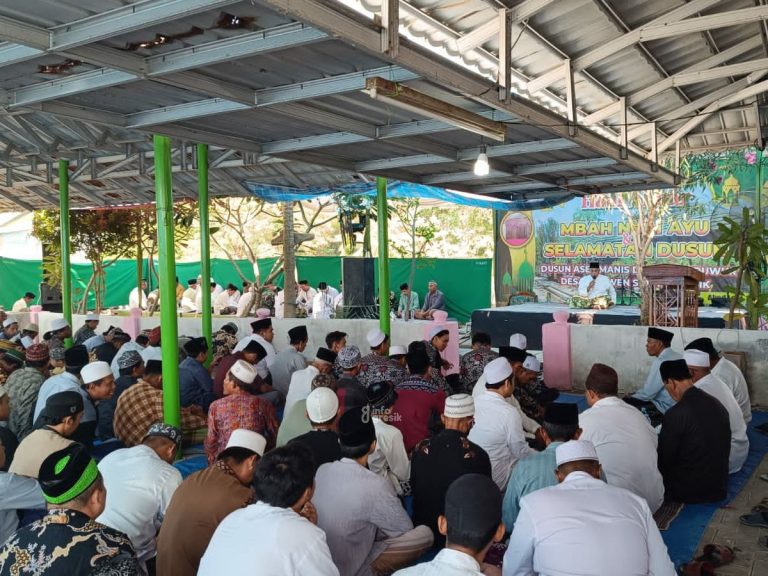 Suasana sedekah bumi dan Haul Mbah Nyai Ayu Dusun Asemmanis Desa Ngawen, Kec. Sidayu, Kab. Gresik. (Foto: Khanif Rosidin/Infogresik)