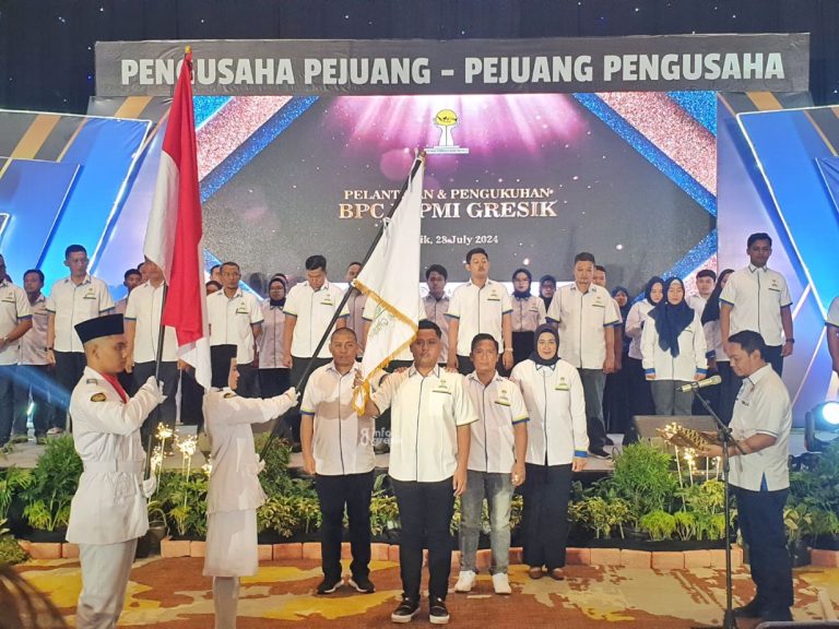 Pengurus HIPMI Gresik Dilantik, Bupati Gus Yani Dorong Pengusaha Muda Saling Berkolaborasi Prosesi pelantikan pengurus HIPMI Kabupaten Gresik periode 2024-2027. (Foto: Khanif Rosidin/Infogresik)