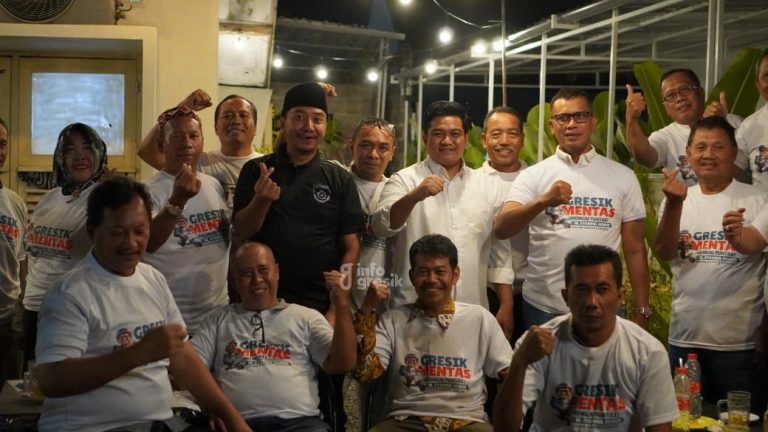 Bacabup Gresik Syahrul Munir didampingi Anggota DPRD Gresik terpilih Dimas Setio dan Jajaran PAC PKB Kebomas usai berbincang-bincang. (Foto: Ist/Infogresik)