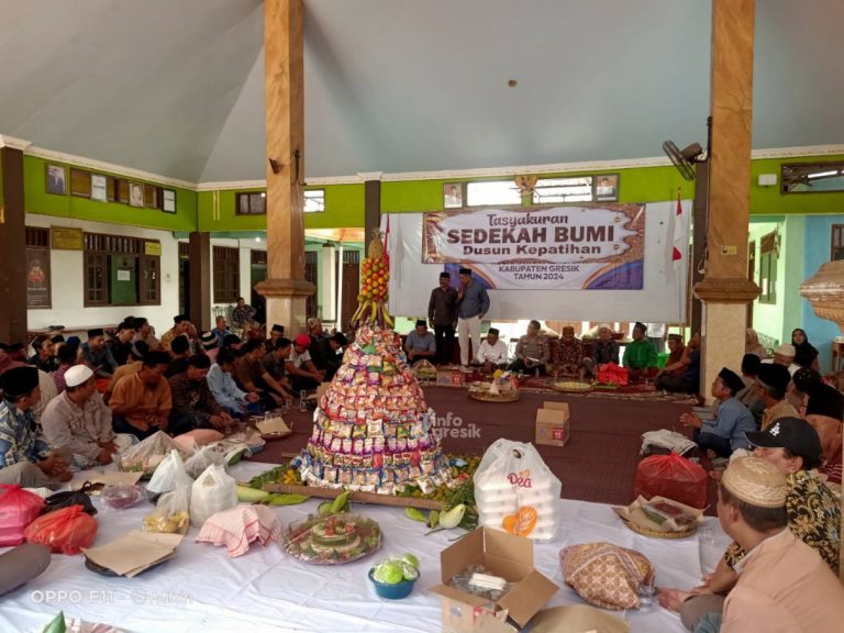 Suasana sedekah bumi di Dusun Kepatihan, Kecamatan Menganti. (Foto: Ist/Infogresik)