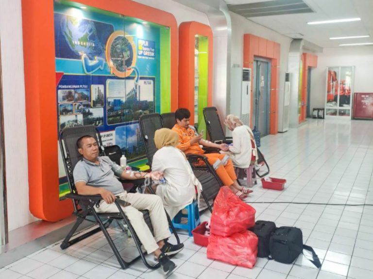 Suasana donor darah di PLN NP UP Gresik. (Foto: Ist/Infogresik)