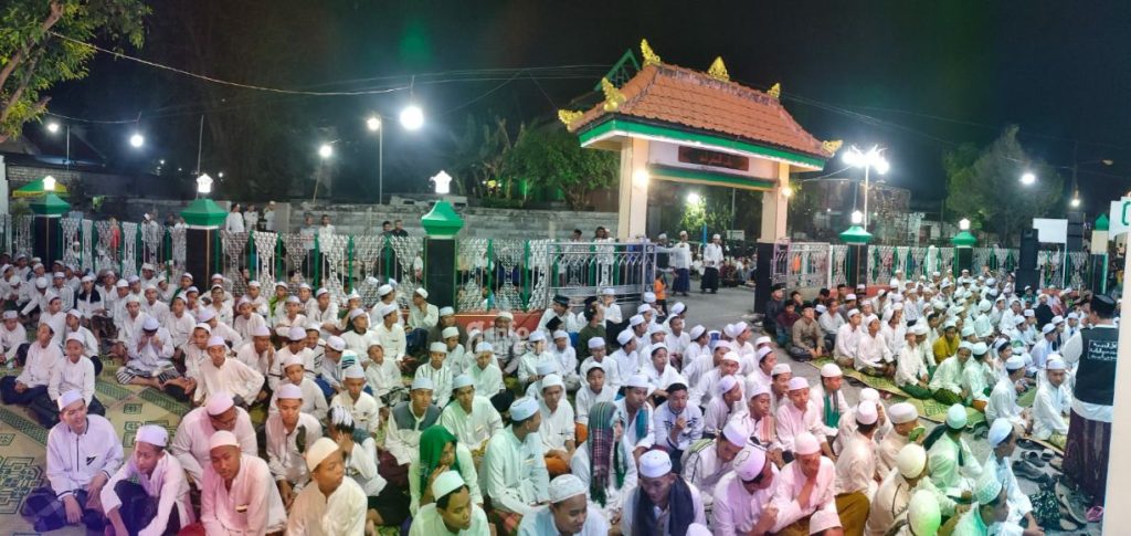 Suasana tradisi Rebo Wekasan Desa Suci, Kecamatan Manyar. (Foto: Ist/Infogresik)