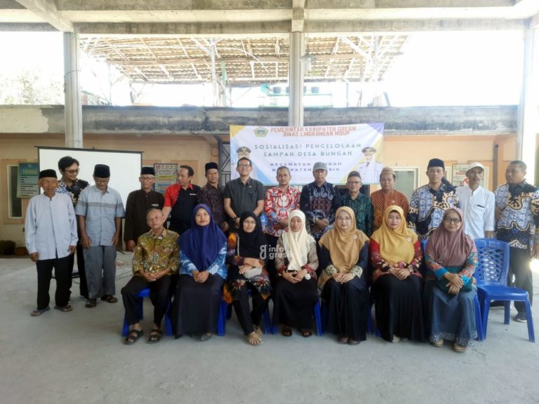 Pemkab Gresik Bakal Bangun TPS3R di Desa Bungah, Ditargetkan Beroperasi Akhir Tahun Kepala DLH Gresik Sri Subaidah dan Ketua DPRD Gresik sementara Abdullah Hamdi saat sosialisasi pembangunan TPS3R di Desa Bungah. (Foto: Ist/Infogresik)