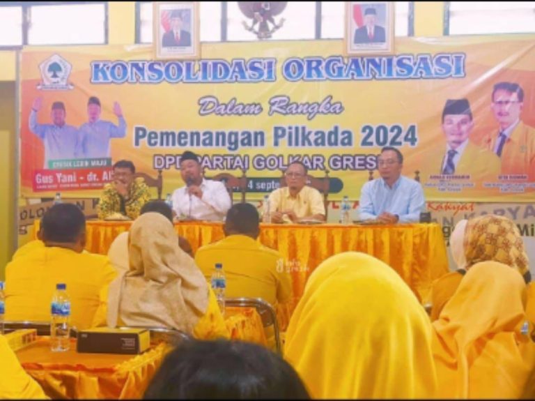 Konsolidasi Pemenangan Pilkada, Cabup Cawabup Yani – Alif Kunjungi Partai Golkar dan PPP Gresik Pasangan Cabup-Cawabup Gresik Fandi Akhmad Yani dan dr. Asluchul Alif saat melakukan konsolidasi di DPD Partai Golkar Gresik. (Foto: Ist/Infogresik)