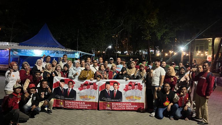 Ketua DPC Partai Gerindra Gresik dr. Asluchul Alif saat melepaskan kader ke Jakarta. (Foto: Ist/Infogresik)