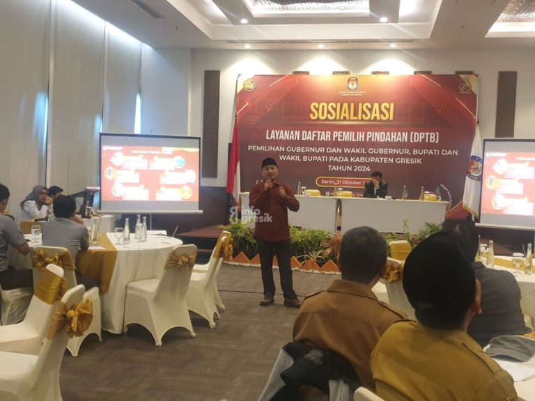 Ketua Divisi Perencanaan, Data dan Informasi KPU Gresik, Zuhri Firdaus saat sosialisasi layanan Daftar Pemilih Pindahan (DPTb) untuk Pilkada 2024. (Foto: Khanif Rosidin/Infogresik)