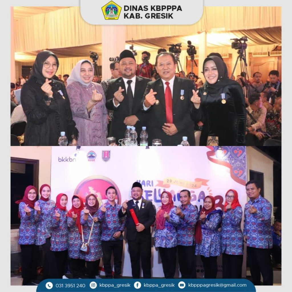 Bupati Gresik Fandi Akhmad Yani didampingi Kepala KBPPPA Gresik dr. Titik Ernawati saat menerima penghargaan Manggala Karya Kencana dari BKKBN. (Foto: Ist/Infogresik)