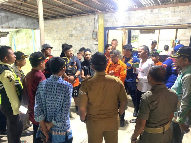 Tim gabungan melakukan koordinasi usai melakukan proses pencarian korban tenggelam di BGS. (Foto: Ist/Infogresik)