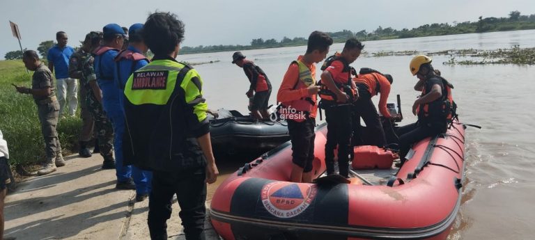 Pasukan gabungan BPBD Gresik dan Lamongan saat bersiap mencari korban tenggelam di BGS. (Foto: Ist/Infogresik)