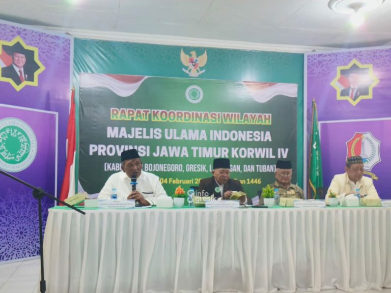 Jelang Ramadan, Ketua MUI Gresik Dukung Polisi Tertibkan Tempat Maksiat dan Perjudian Ketua Umum MUI Kabupaten Gresik KH. Ainur Rofiq Thoyyib saat menghadiri Rakorwil MUI Jawa Timur. (Foto: Ist/Infogresik)