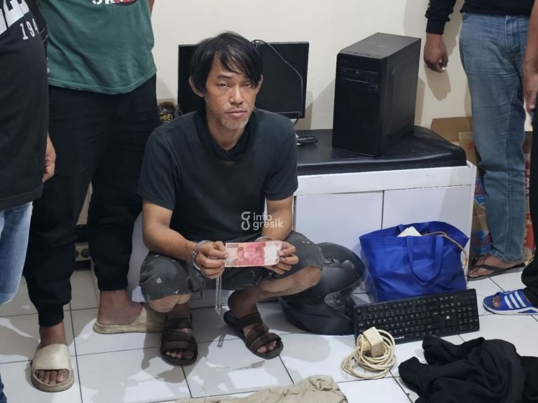 MAI, Pelaku pembuat dan pengedal Upal saat diamankan di Mapolres Gresik. (Foto: Ist/Infogresik)