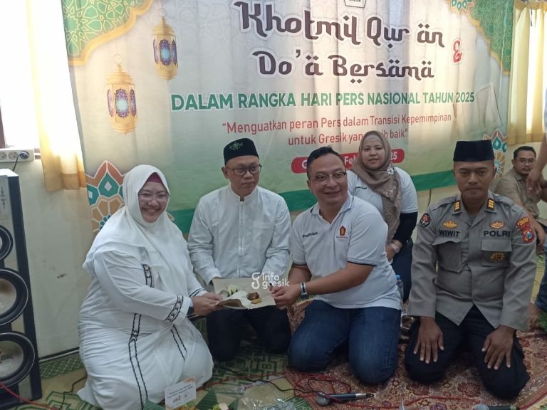 Penuh Kesederhanaan, Komunitas Wartawan Gresik Rayakan HPN dengan Khotmil Qur’an dan Potong Tumpeng