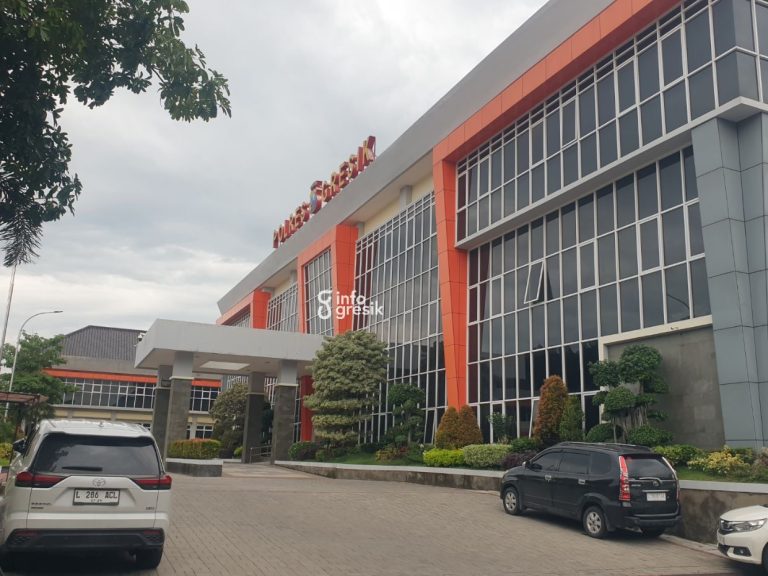 Penampakan depan Mapolres Gresik. (Foto: Khanif Rosidin/Infogresik)