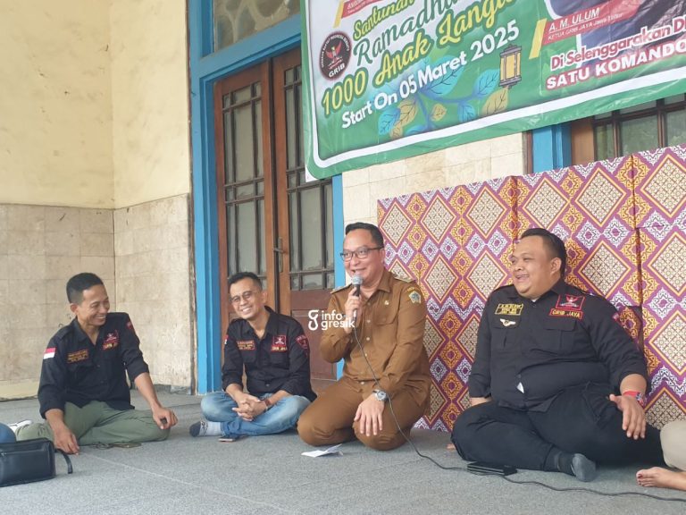 Pembina Grib Jaya Gresik sekaligus Wakil Bupati Gresik dr. Asluchul Alif saat memberikan sambutan dalam kegiatan Akbar Ramadan Santunan Anak Yatim dan Dhuafa di Sekretariat DPC Grib Jaya Kabupaten Gresik