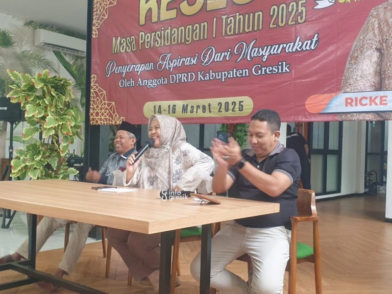Anggota DPRD Gresik, Ricke Mayumi, saat penyerapan aspirasi atau reses. (Foto: Khanif Rosidin/Infogresik)