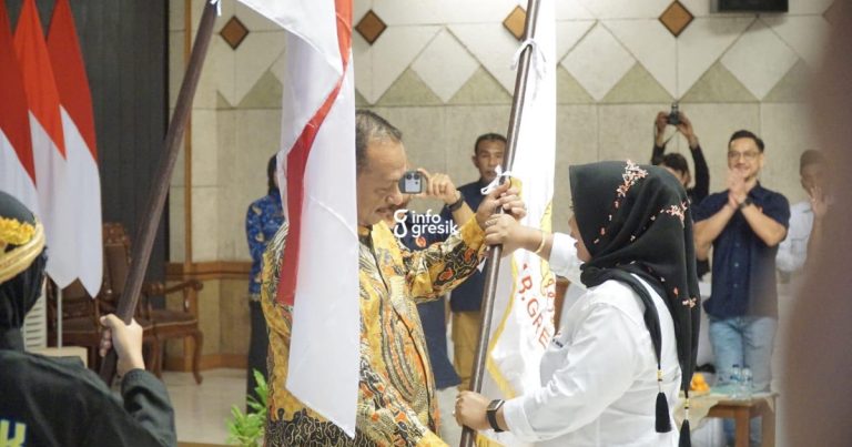 Pengurus KONI Kabupaten Gresik 2025–2029 Dilantik, dr. Anis Optimis Gresik Masuk 5 besar Porprov Jatim Ketua KONI Jatim Muhammad Nabil saat melantik Pengurus KONI Gresik. (Foto: Ist/Infogresik)