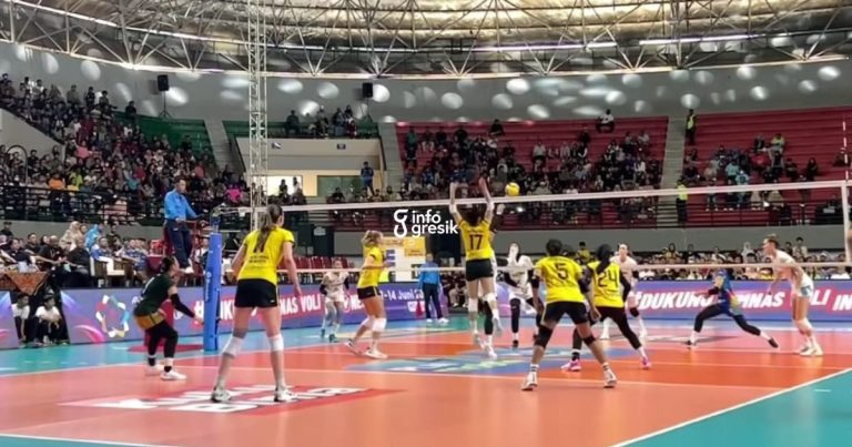 Kalahkan Jakarta Electric, Gresik Petrokimia Pupuk Indonesia Berhasil Rebut Juara Tiga PLN Proliga 2025 Tim Gresik Petrokimia Pupuk Indonesia saat mengalahkan Jakarta Electric PLN. (Foto: Ist/Infogresik)