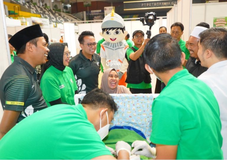 Khitan yang diselenggarakan oleh Petrokimia Gresik ini diikuti oleh 105 anak dari Gresik, Surabaya dan Lamongan. (Foto: Ist/Infogresik)