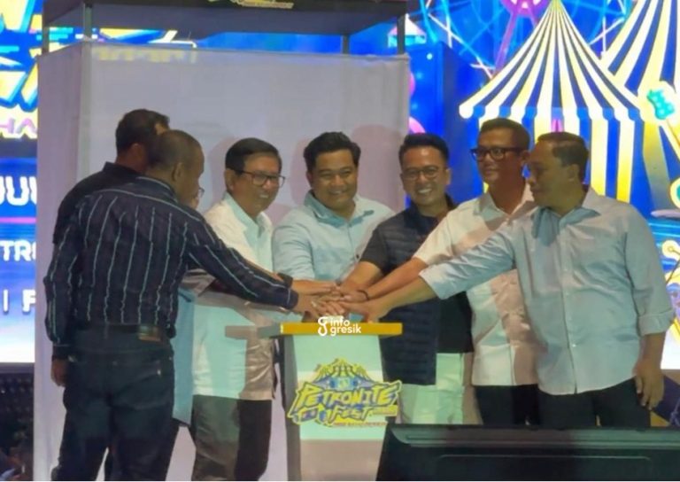 Direktur Operasi Pupuk Indonesia, Dwi Satriyo Annurogo bersama Forkopimda Gresik saat membuka kegiatan Petronite 2025. (Foto: Khanif Rosidin/Infogresik)