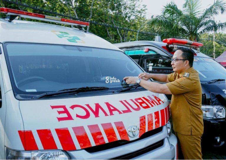 Bisa Dipantau Secara Realtime, Mobil Ambulans di Gresik Kini Sudah Dipasang GPS Tracker Wabup Gresik dr. Asluchul Alif saat mengecek mobil ambulans yang sudah dipasang GpS Tracker. (Foto: Ist/Infogresik)