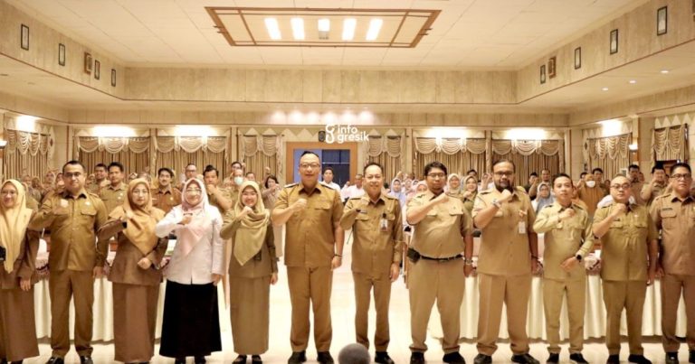 Wabup Gresik dr. Asluchul Alif dan kepala OPD saat Sosialisasi Aksi Konvergensi Pencegahan dan Percepatan Penurunan Stunting (PPPS) Kabupaten Gresik Tahun 2025. (Foto: Ist/Infogresik)