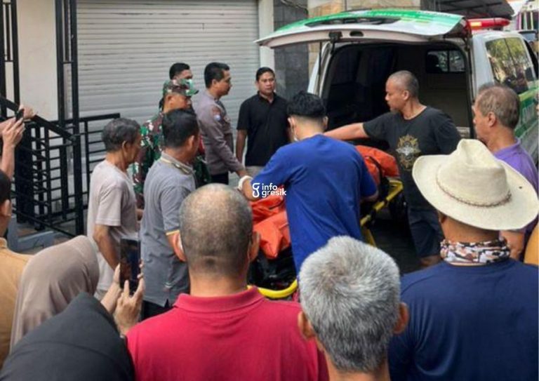 Proses evakuasi jenazah ke RSUD Ibnu Sina. (Foto: Ist/Infogresik)