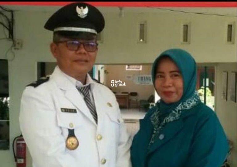 Masuk Daftar yang Akan Dikukuhkan, Mantan Kades Mriyunan Sidayu Sujari Bersyukur Mantan Kades Mriyunan Sujari bersama istrinya (almh) Indah Sa’adah. (Foto: Ist/Infogresik)