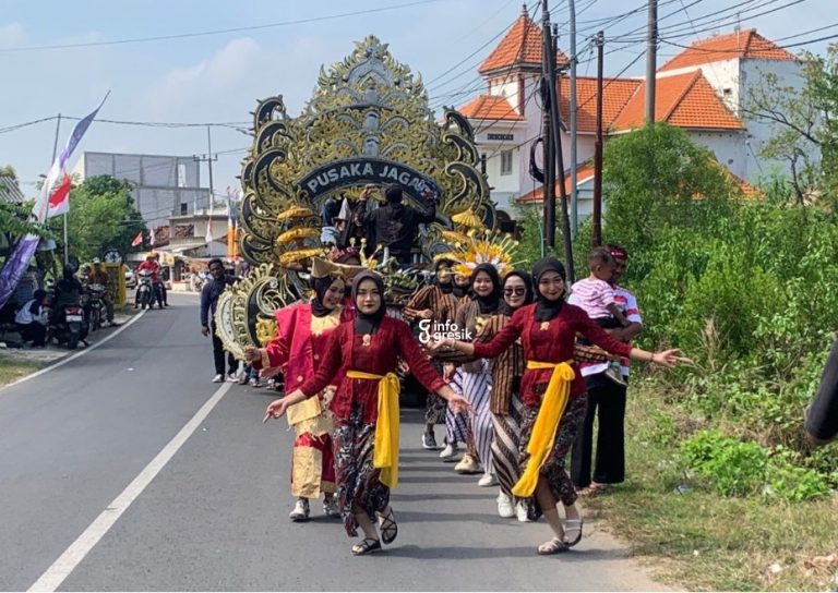 Semarak Kirab Budaya di Desa Dalegan Panceng, Diramaikan Atraksi Seni dan Tradisi Nusantara Salah satu peserta Kirab Budaya Desa Dalegan. (Foto: Ist/Infogresik)