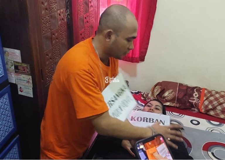 Rekonstruksi kasus pembunuhan agen BriLink, Wardatun Toyibah, oleh Ahmad Midol. (Foto: Ist/Infogresik)