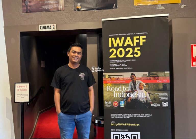 Perwakilan Gresik Movie, Irfan Akbar, saat melakukan persiapan pemutaran film di Australia Barat. (Foto: Ist/Infogresik)