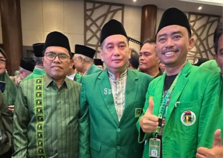 Ketua DPC PPP Gresik Khairul Huda bersama Ketua Umum PPP Agus Suparmanto pada Muktamar X di Jakarta. (Foto: Ist/Infogresik)