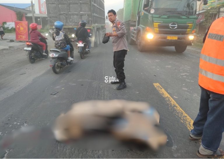 Kondisi korban kecelakaan di Jalan Raya Gumeno, Kecamatan Manyar. (Foto: Ist/Infogresik)