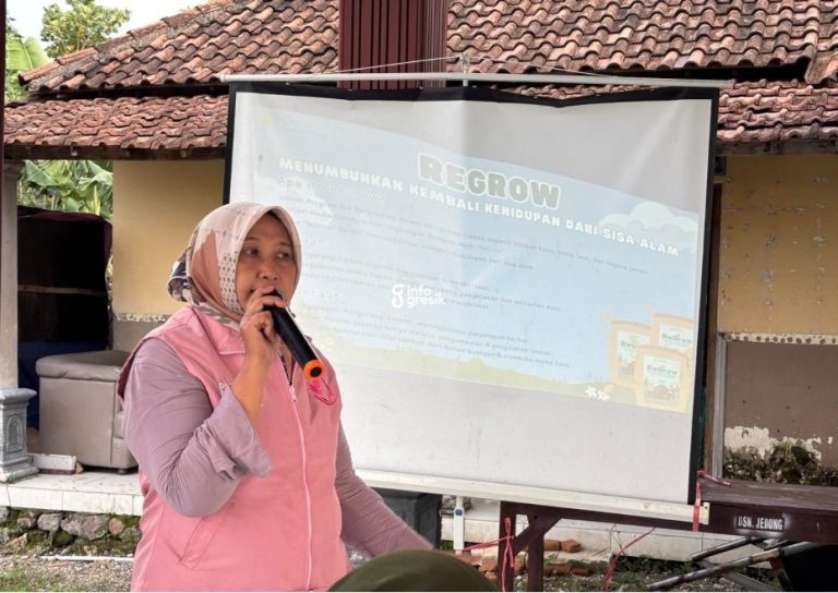 Kader Asa Bergending saat memaparkan materi terkait program Regrow. (Foto: Ist/INFOGRESIK)