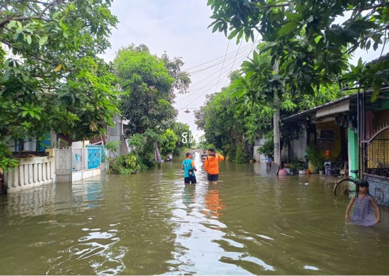 Kondisi banjir yang melanda Desa Beton, Kecamatan Menganti, Kabupaten Gresik. (Foto: Ist/INFOGRESIK)