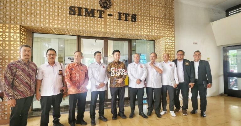 Wagub Jatim Emil Dardak bersama pengurus BKTI PII Jatim. (Foto: Ist/Infogresik)