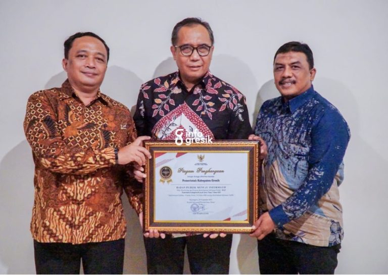 Sekda Gresik Achmad Washil didampingi Asisten Suprapto serta perwakilan dari Kominfo Gresik. (Foto: Ist/Infogresik)