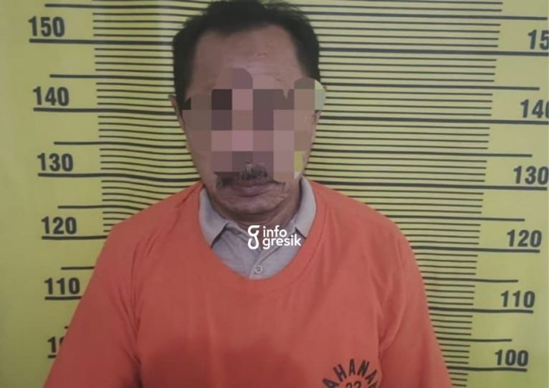 Pelaku S saat diamankan di Mapolres Gresik. (Foto: Ist/Infogresik)