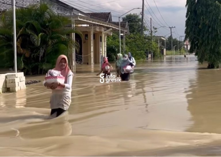 Kondisi banjir di Desa Sedapur Klagen, Kecamatan Benjeng. (Foto: Ist/Infogresik)