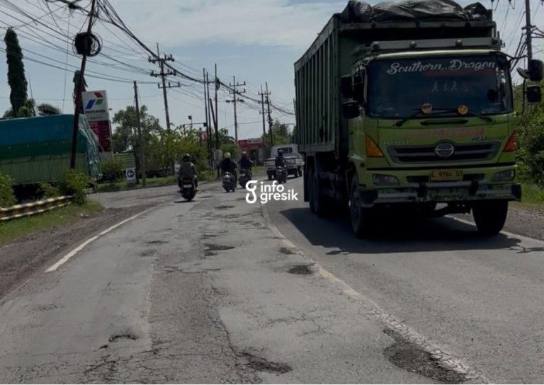 Sering Picu Kecelakaan, Perbaikan Jalan Raya Manyar Gresik Ditargetkan Rampung Akhir Tahun Kondisi Jalan Daendels di Desa Banyuwangi, Kecamatan Manyar, Kabupaten Gresik. (Foto: Khanif Rosidin/Infogresik)