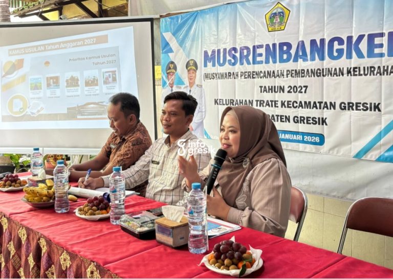 Anggota DPRD Gresik, Ricke Mayumi, saat menghadiri Musrenbang Kelurahan Trate. (Foto: Khanif Rosidin/Infogresik)