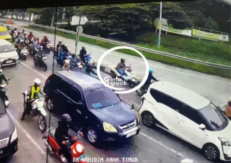 Identitas Terlacak Lewat CCTV, Mahasiswa Pelaku Begal Payudara di Kebomas Tak Berkutik Dikepung Polisi Tangkapan layar kamera CCTV yang memperlihatkan sosok terduga pelaku, ditandai dengan lingkaran. (Foto: Ist/Infogresik)