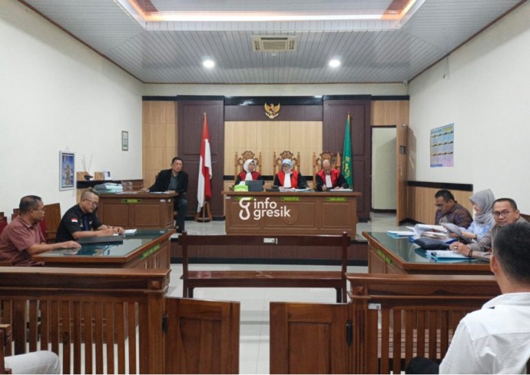 Sidang gugatan PT Bumi Pangan Kuali dengan Pemilik dapur MBG di PN Gresik. (Foto: Ist/Infogresik)