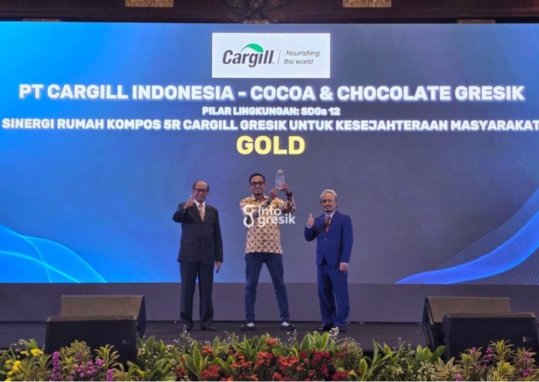 Perwakilan Cargill Gresik saat menerima penghargaan emas pada ajang Indonesia Sustainable Development Goals Awards 2025. (Foto: Ist/Infogresik)
