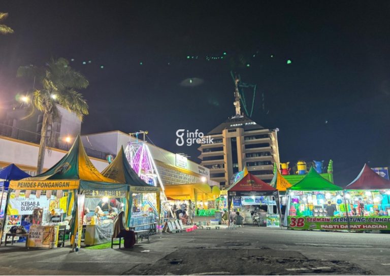 Ngabuburit Seru di Wisma Ahmad Yani, Ada Aneka Wahana Permainan hingga Bazar 40 UMKM Gresik Deretan stan UMKM yang menjajakan aneka kuliner di Gebyar Bazar Ramadan, Wisma Ahmad Yani, Kebomas, Gresik. (Foto: Khanif Rosidin/Infogresik)