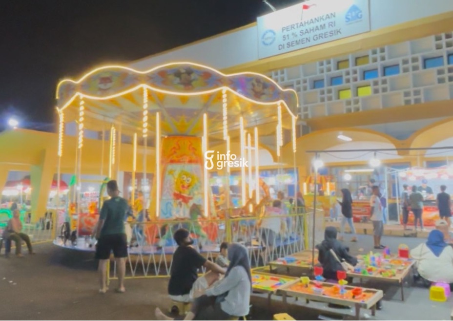 Suasana pengunjung saat menikmati Gebyar Bazar Ramadan di Wisma Ahmad Yani, Kebomas, Gresik. (Foto: Khanif Rosidin/Infogresik)
