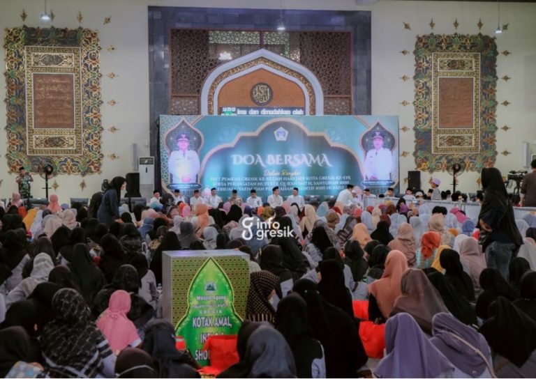 Suasana kegiatan doa bersama peringatan Nuzulul Qur’an di Masjid Agung Maulana Malik Ibrahim Gresik. (Foto: Ist/Infogresik)