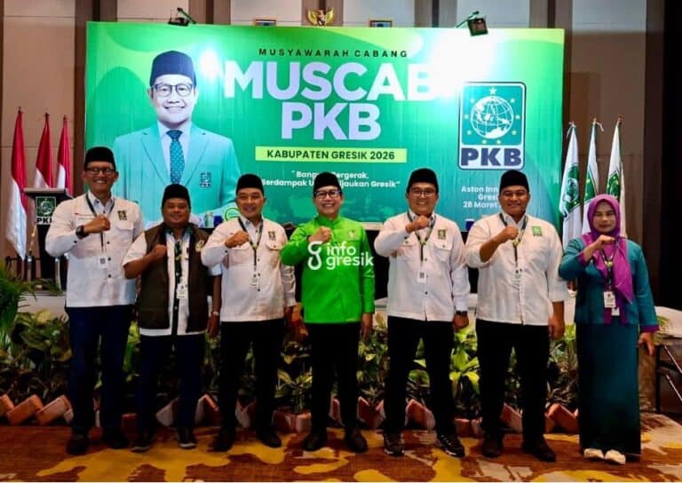Ketua DPW PKB Jawa Timur, Abdul Halim Iskandar bersama enam kandidat calon Ketua DPC PKB Gresik periode 2026–2031. (Foto: Ist/Infogresik)