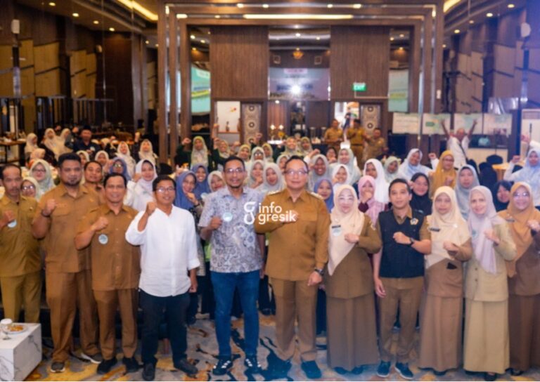 Wabup Gresik dr. Asluchul Alif bersama pihak Cargill dan warga saat kegiatan pencegahan stunting. (Foto: Ist/Infogresik)