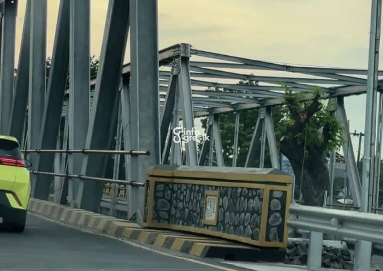 Kondisi Jembatan Manyar lama dilihat dari Jembatan Manyar Baru. (Foto: Khanif Rosidin/Infogresik)