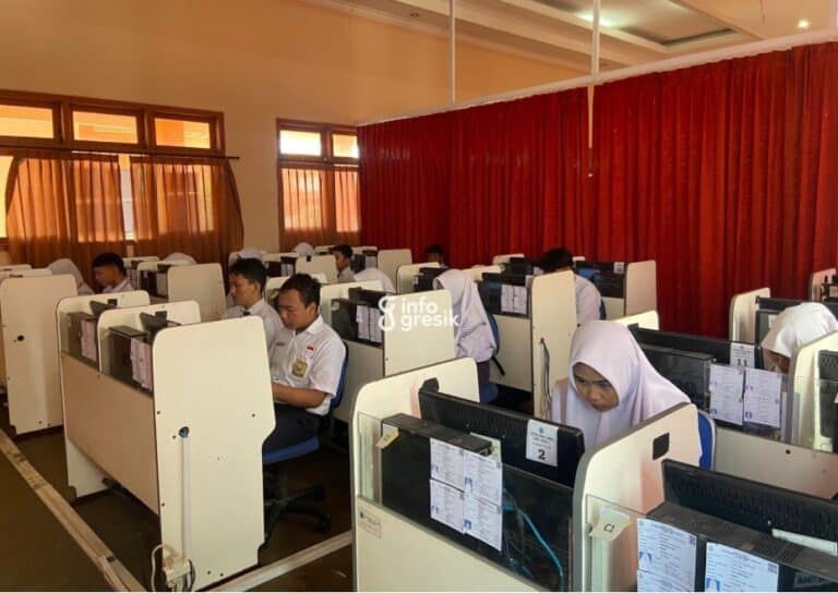 Suasana pelaksanaan Tes Kemampuan Akademik (TKA) jenjang SMP di Kabupaten Gresik. (Foto: Ist/Infogresik)